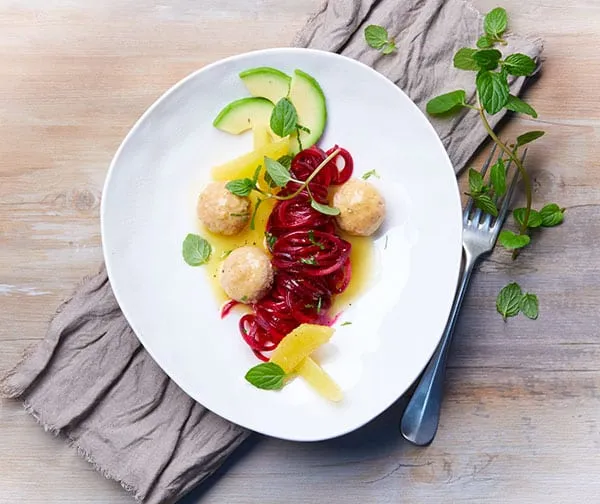 Zwei gesunde Hauptgerichte: Low Carb Poularden Klößchen und Hähnchenbrust-Saltimbocca