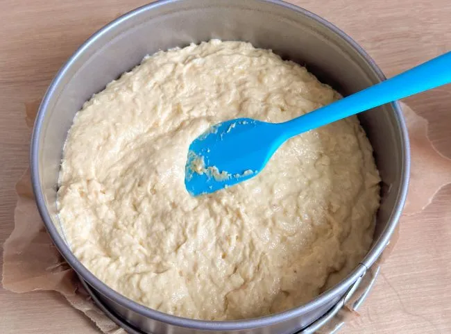 Abgebackener Kuchenboden für Babytorte