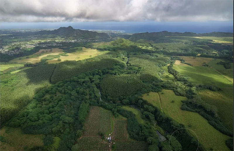 Abgedunkelte Bereiche in den Wolken und an den Rändern des Fotos zur Lenkung des Blicks