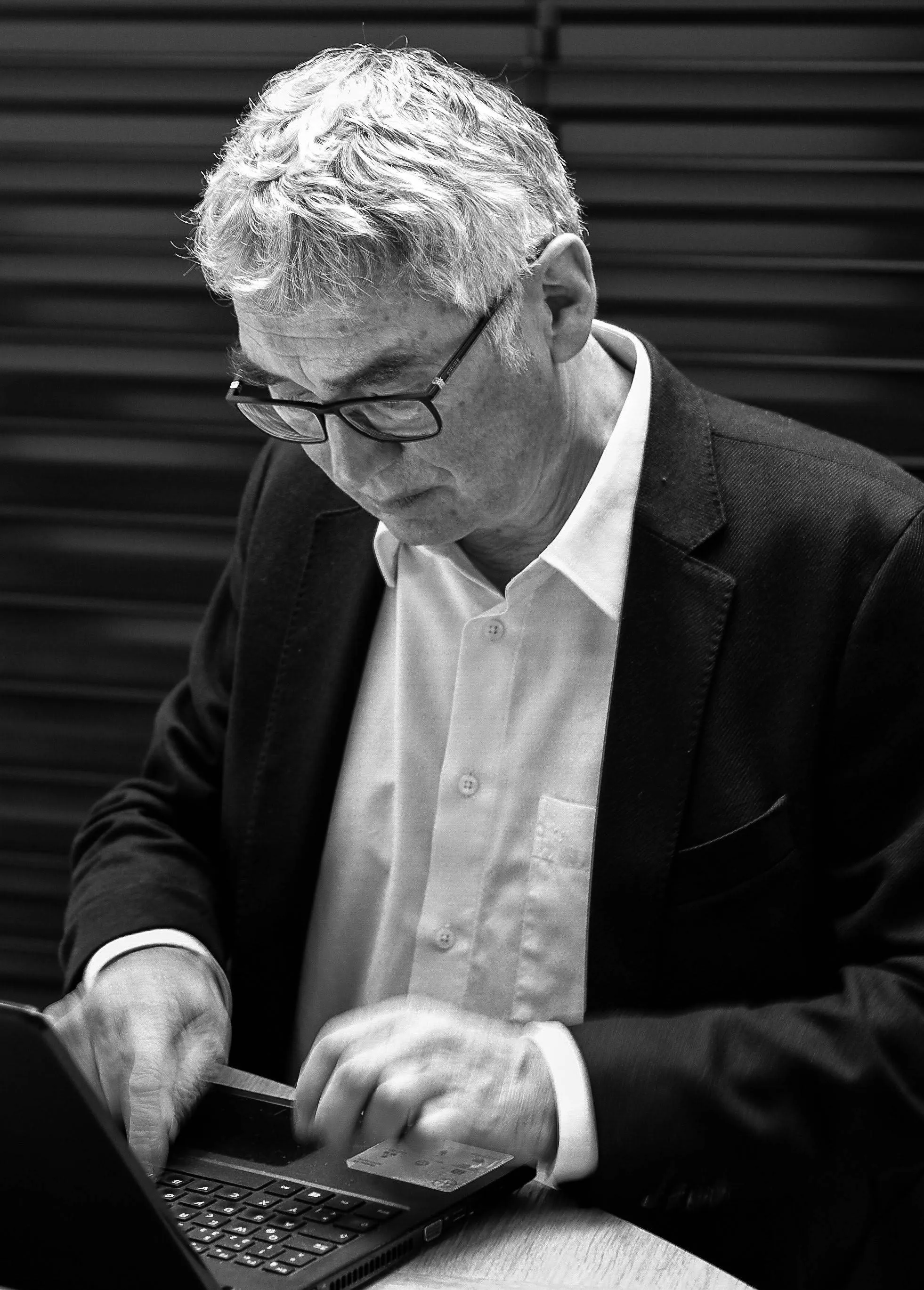 Aktienkurs-Entwicklung und Nachrichten zur Commerzbank