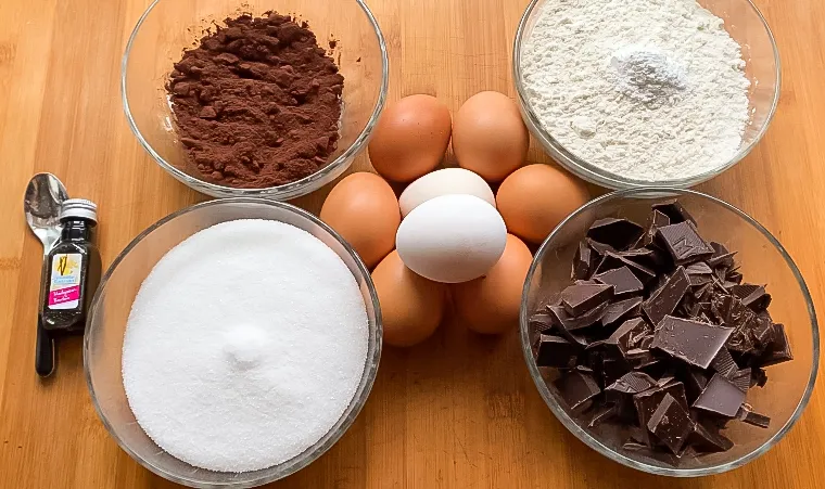 Alle Zutaten für den Schokoladenkuchen von Hagrids Geburtstagskuchen