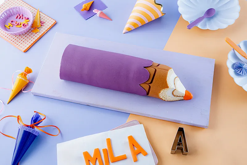 Anbringen der orangefarbenen Buntstiftspitze.