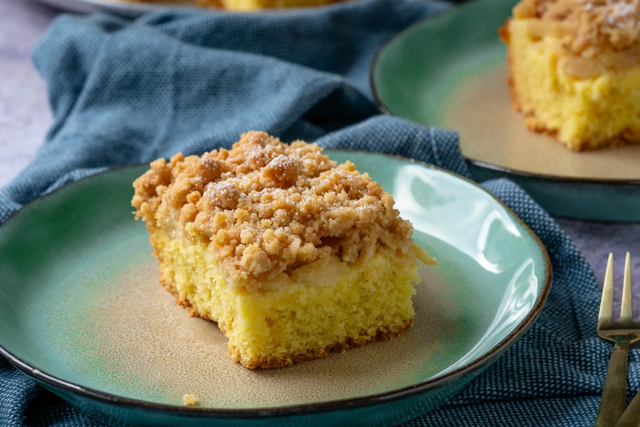 Apfelkuchen mit Vanillepudding und Streuseln