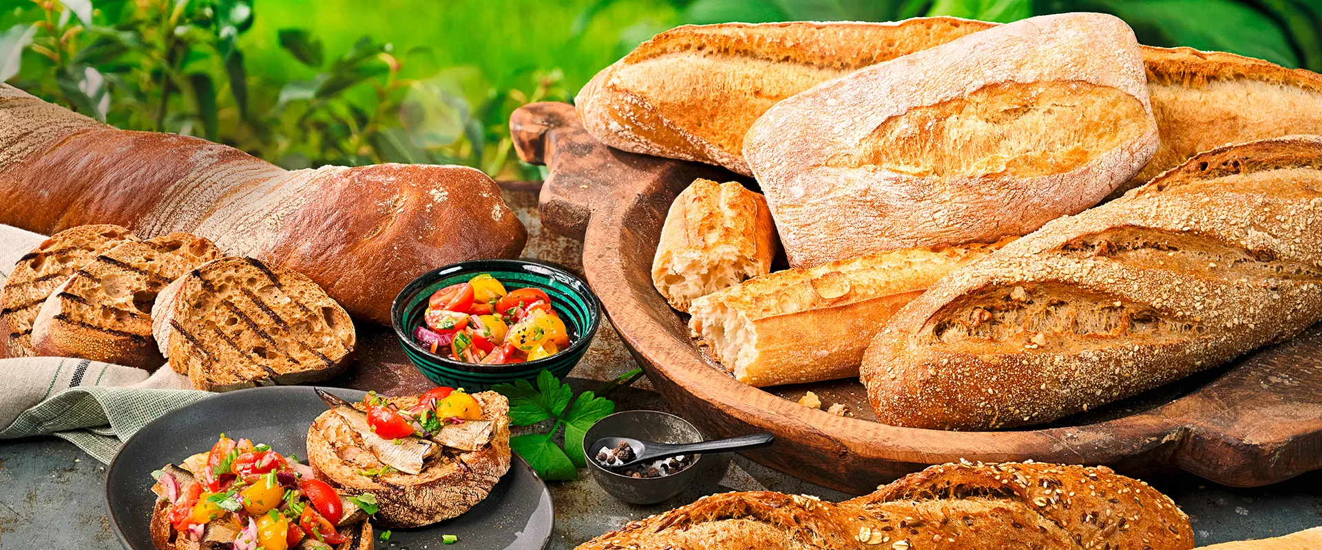 Appetitliche Grillbrötchen und Baguettes als perfekte Beilage für jede Grillparty