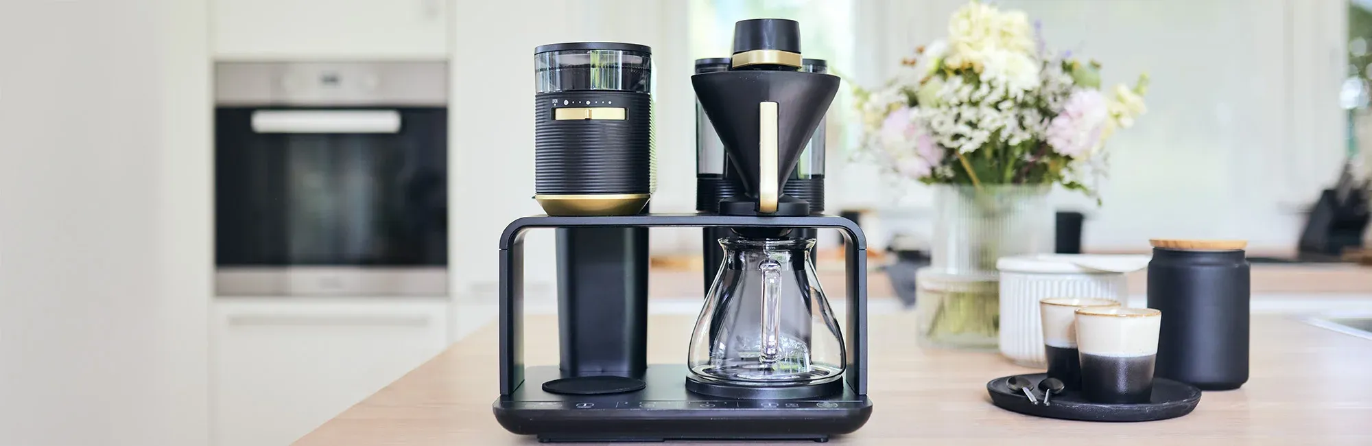 Ästhetisches Gesamtbild der Melitta EPOS® Filterkaffeemaschine in einer modernen Küchenumgebung