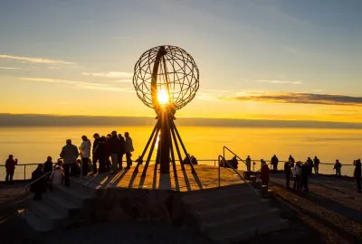 Atemberaubender Fjord in Westnorwegen mit Kreuzfahrtschiff