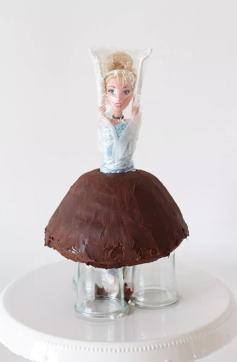 Barbie Torte dekorieren