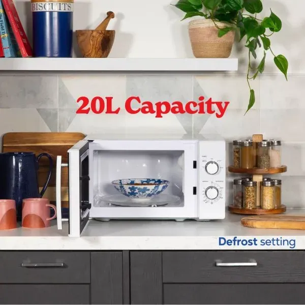 Bedienfeld und Türgriff der Russell Hobbs Mikrowelle