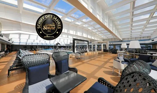 Beheizter Poolbereich an Deck der VASCO DA GAMA unter Glasschiebedach