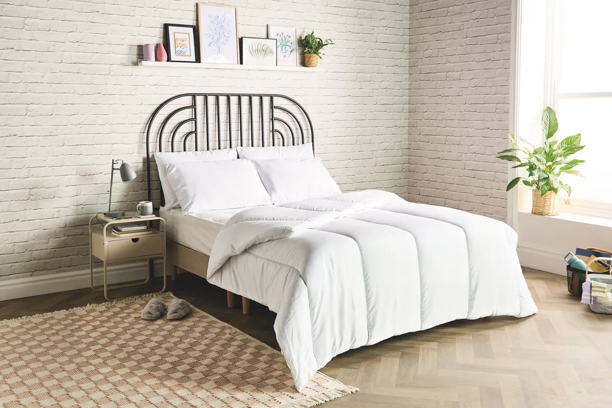 Bettwäsche und Bettdecke im Angebot