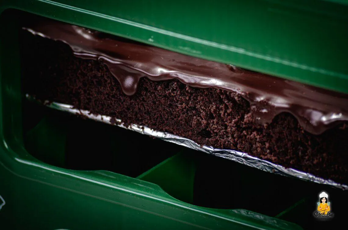 Bierkasten-Kuchen zusammenbauen