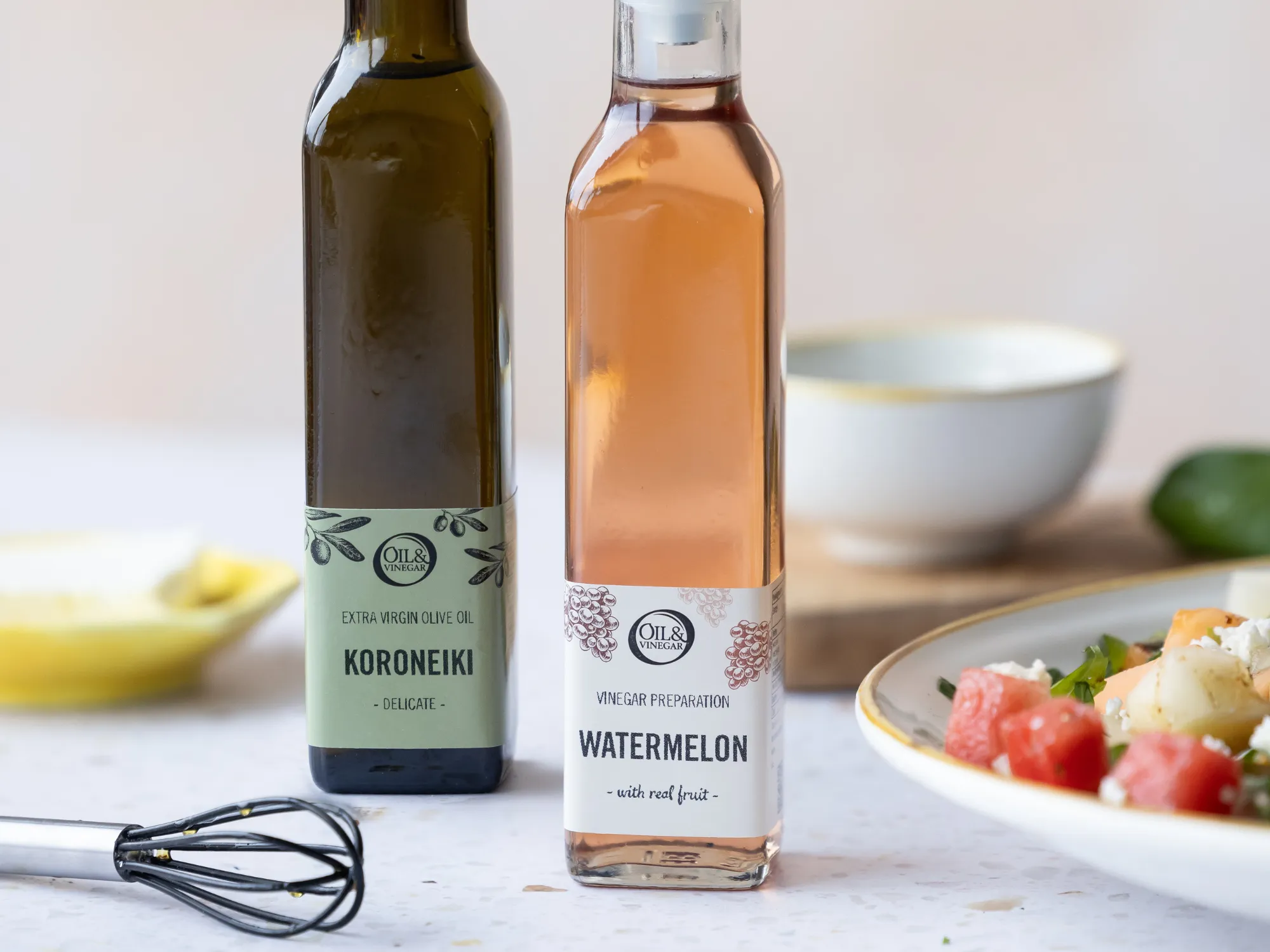 Bild eines Buffets mit verschiedenen Sommersalaten