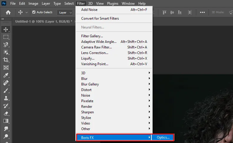 Bildschirmfoto, das das Öffnen von Boris FX Optics in Photoshop zeigt.