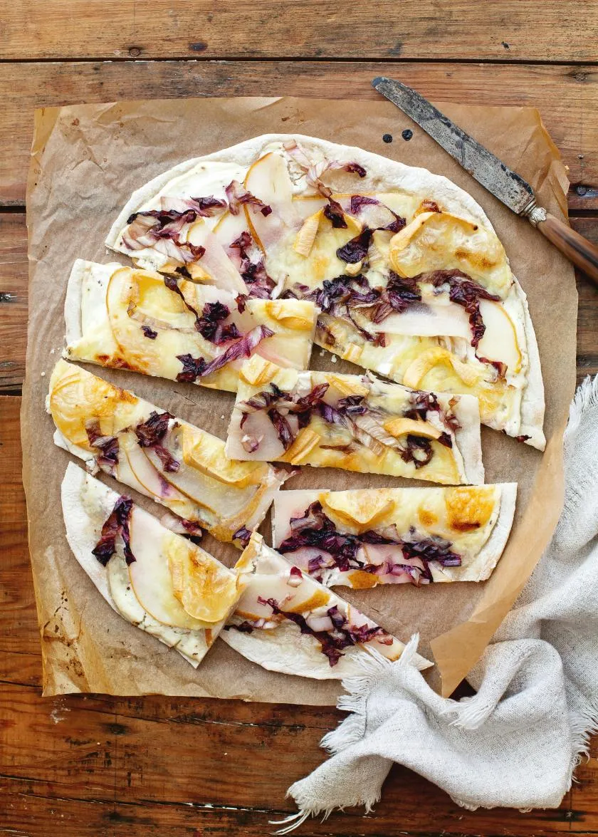 Birnen und Radicchio mit kräftigem Käse