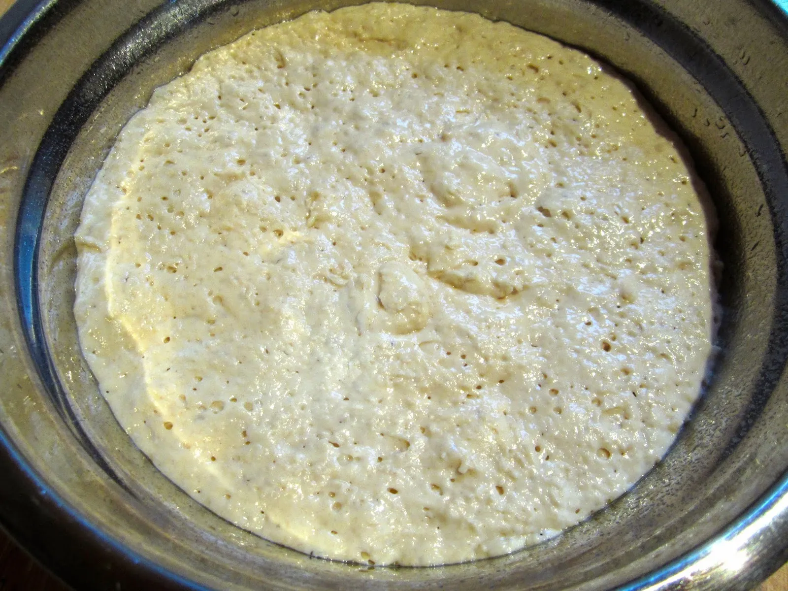 Blasenbildender Vorteig, kurz vor dem Zusammenfallen