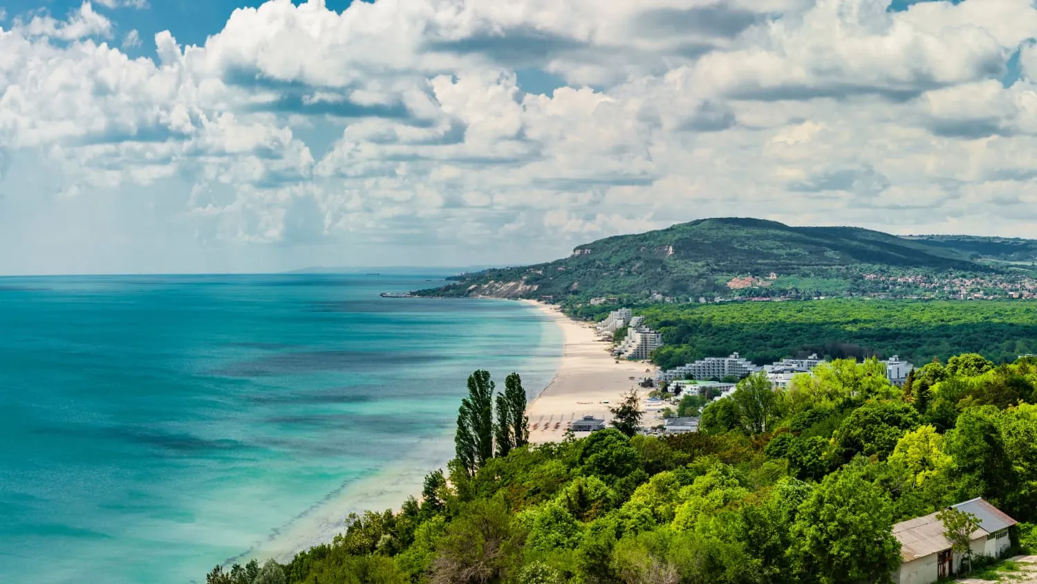 Blick auf den schönen Albena-Strand in Bulgarien