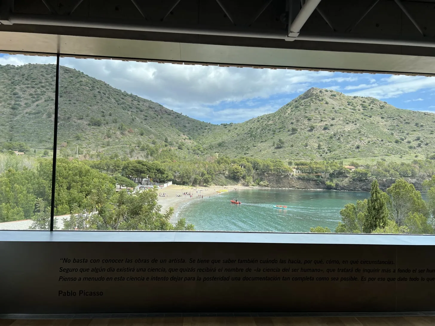 Blick auf die atemberaubende Bucht Cala Montjoi, wo sich elBulli befindet