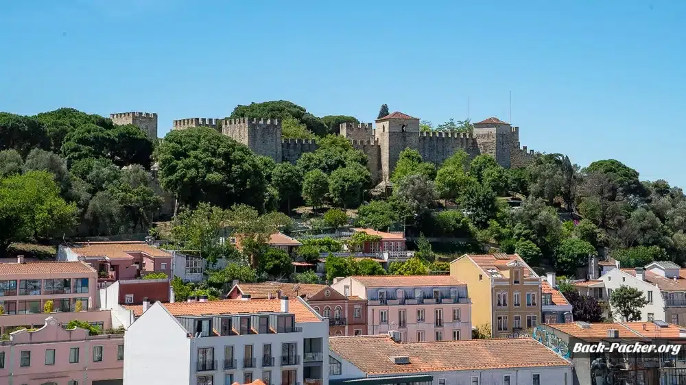 Blick auf die Burg in Alfama von oben