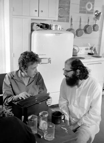 Bob Dylan spricht mit Allen Ginsberg in seinem Zuhause in Woodstock, 1964
