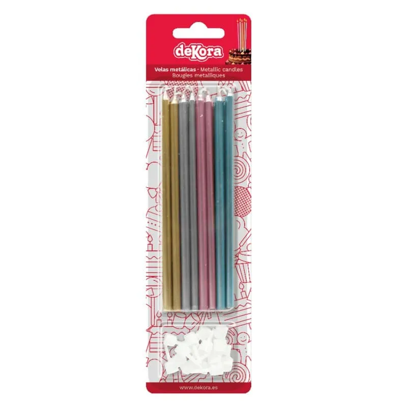 Bunte Pastellkerzen auf einer festlichen Geburtstagstorte