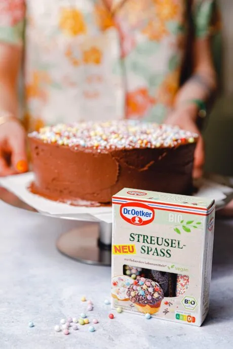 Bunte, vegane Bio-Streusel von Dr. Oetker, ideal zum Dekorieren eines Kindergeburtstagskuchens