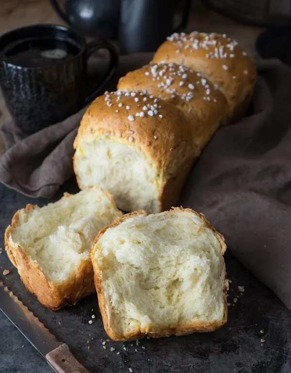 Buttriges und lockeres Brioche, ideal für den süßen Start in den Tag