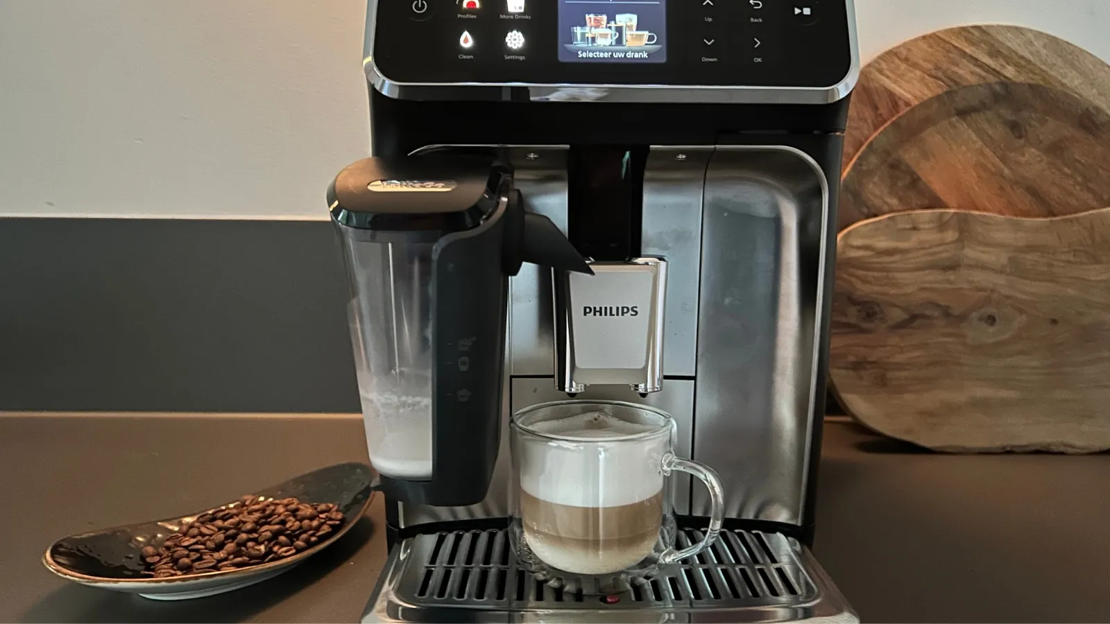 Cappuccino und cremiger Milchschaum der Philips 5500 LatteGo