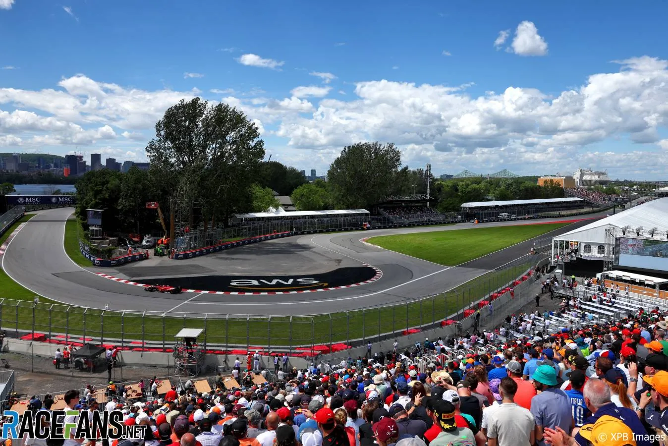 Charles Leclerc im Ferrari auf dem Circuit Gilles Villeneuve, 2022