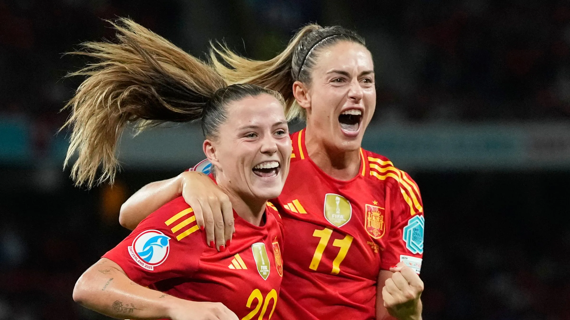 Claudia Pina und Alexia Putellas bejubeln Spaniens zweites Tor im EM-Viertelfinale.