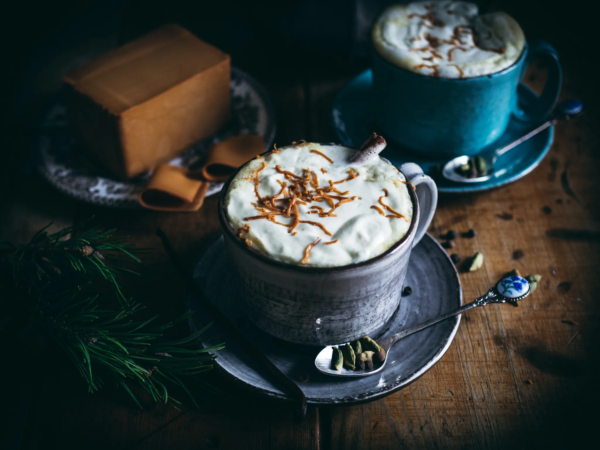 Cremiger gewürzter Brunost-Latte