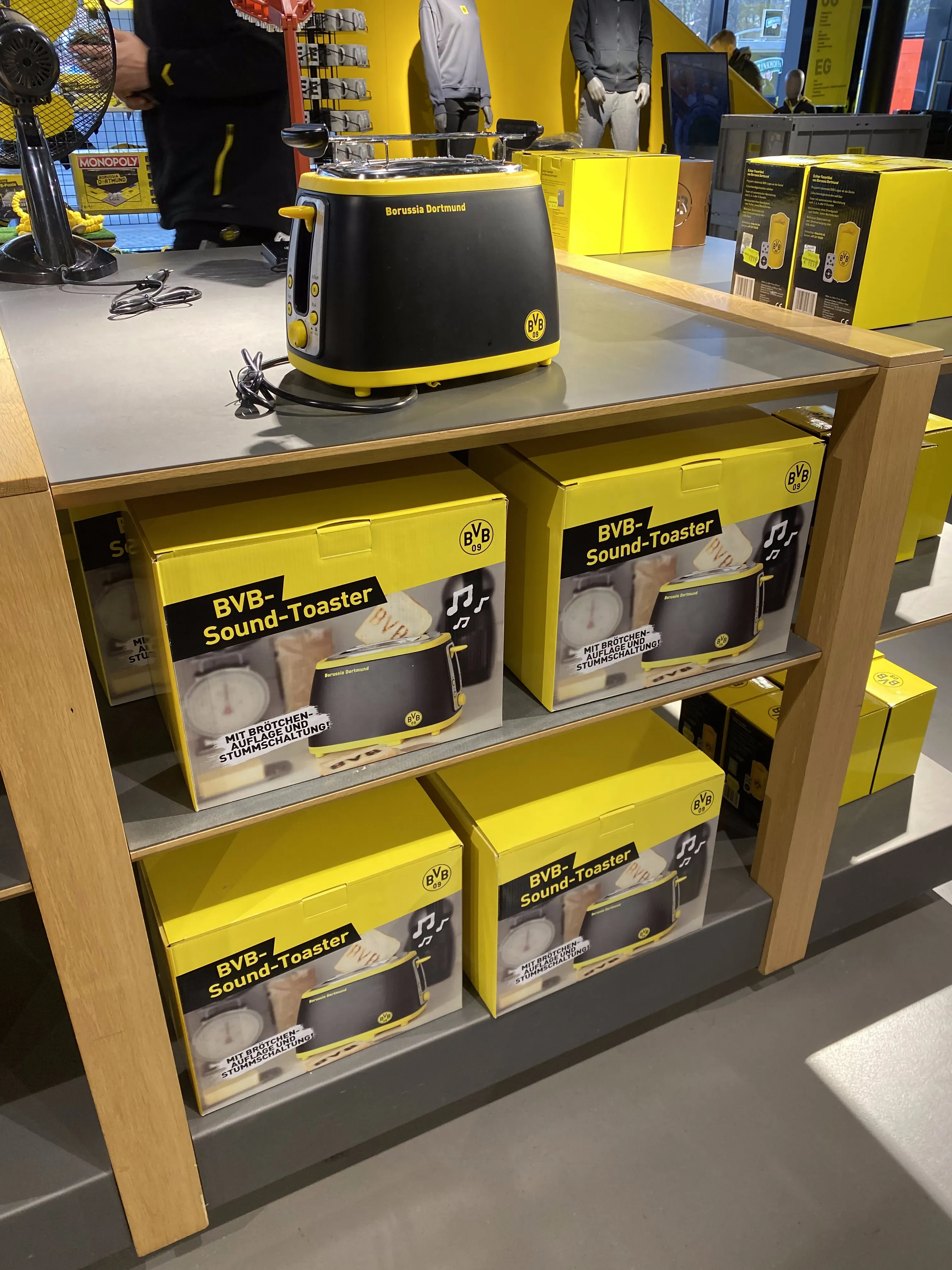 Da ist er… in echt (oder besser gesagt aus Plastik und Edelstahl)!