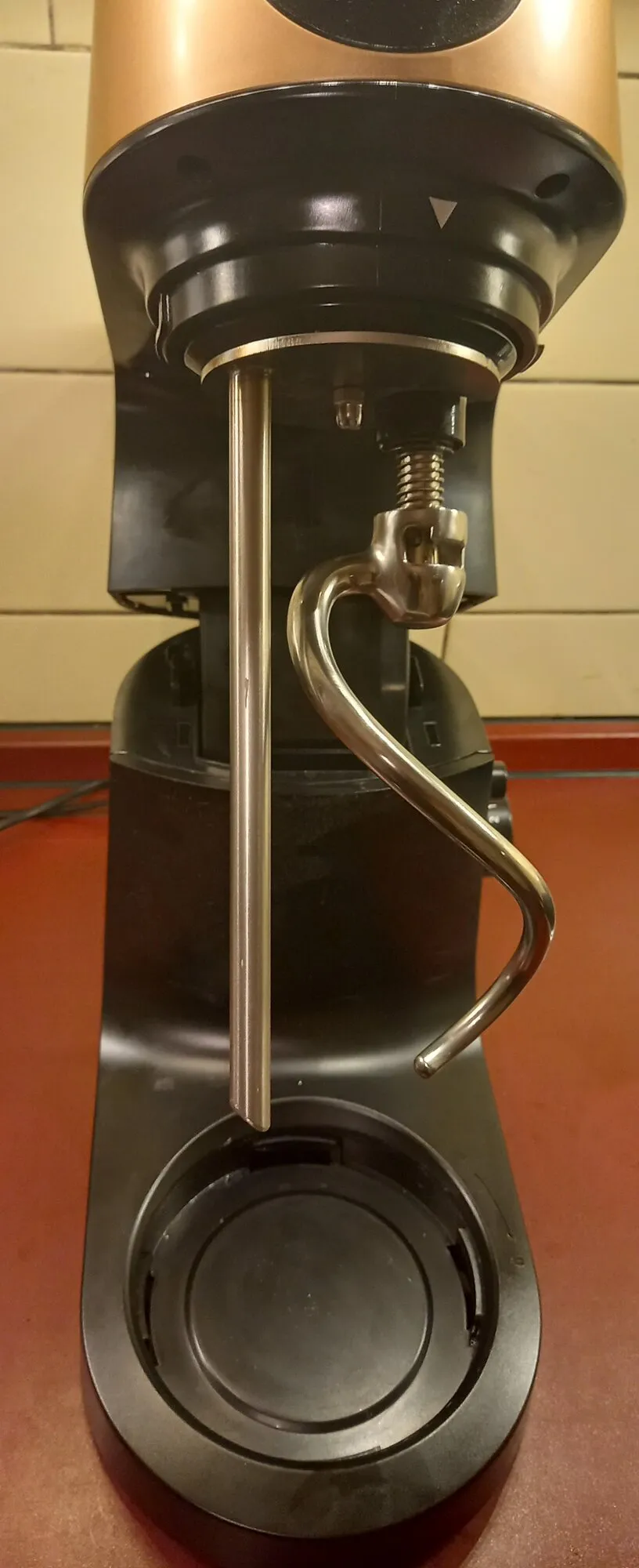 Das fertige Setup: Die umgebaute Lidl Teigmaschine mit dem optimierten Teighaken