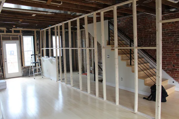 Das Haus von Crampton und Roman nach mehreren Inspektionen, komplett entkernt