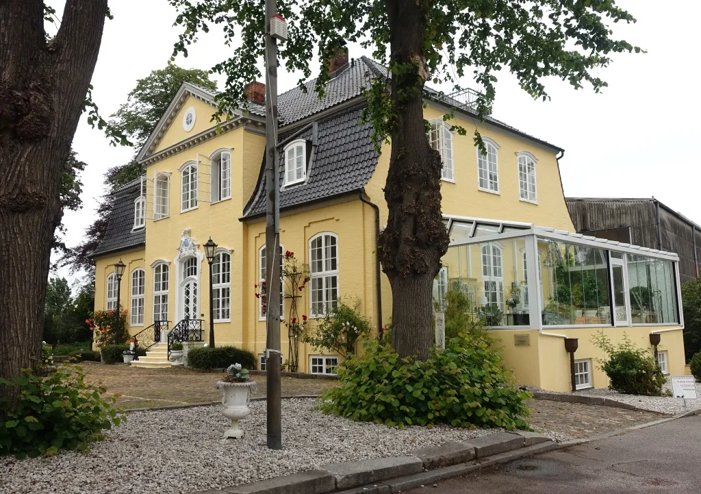Das Lübecker Krönchen, ein Hotel in einem Rokoko-Schlösschen