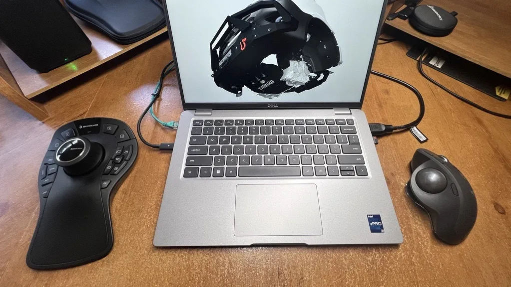 Dell Precision 3480 Laptop mit 3Dconnexion SpaceMouse Pro Wireless