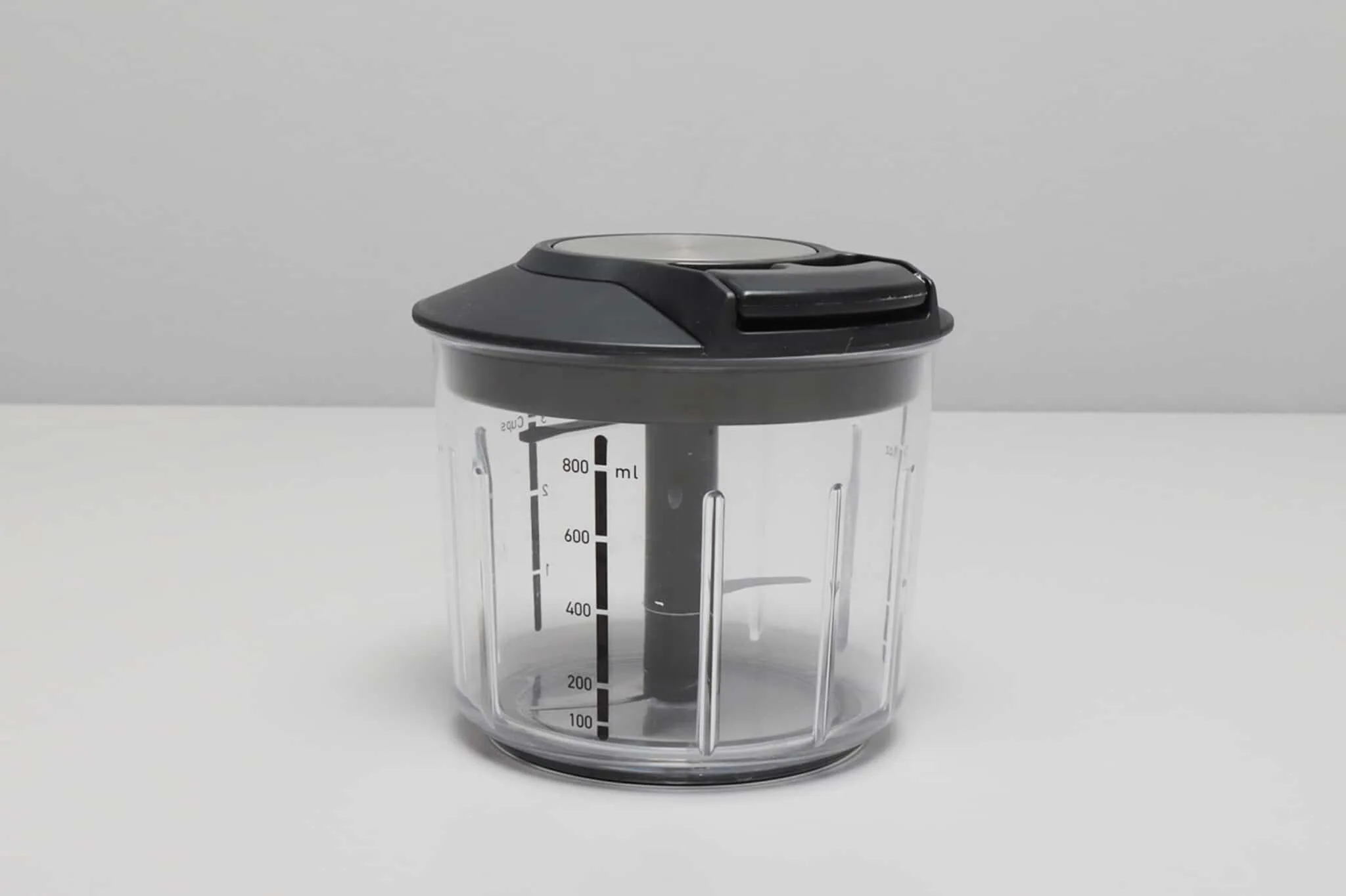 Der Gefu 13600 Speedwing ist ein manuelles Küchengerät Zerkleinerer, das schnell und effizient arbeitet