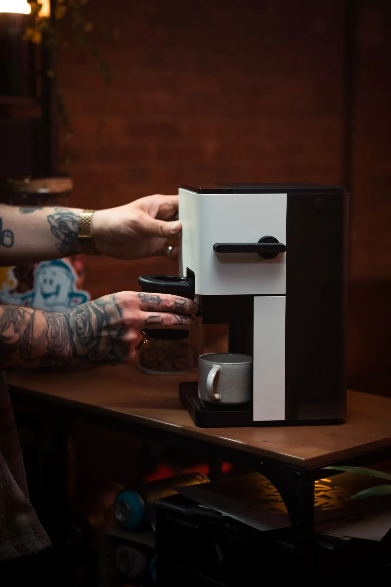 Der innovative CUBE 4' Kaffeeautomat von Nivona in stilvoller Küchenumgebung