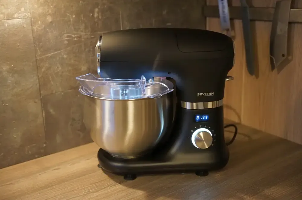 Der Teig wird 5 Minuten mit der Küchenmaschine geknetet