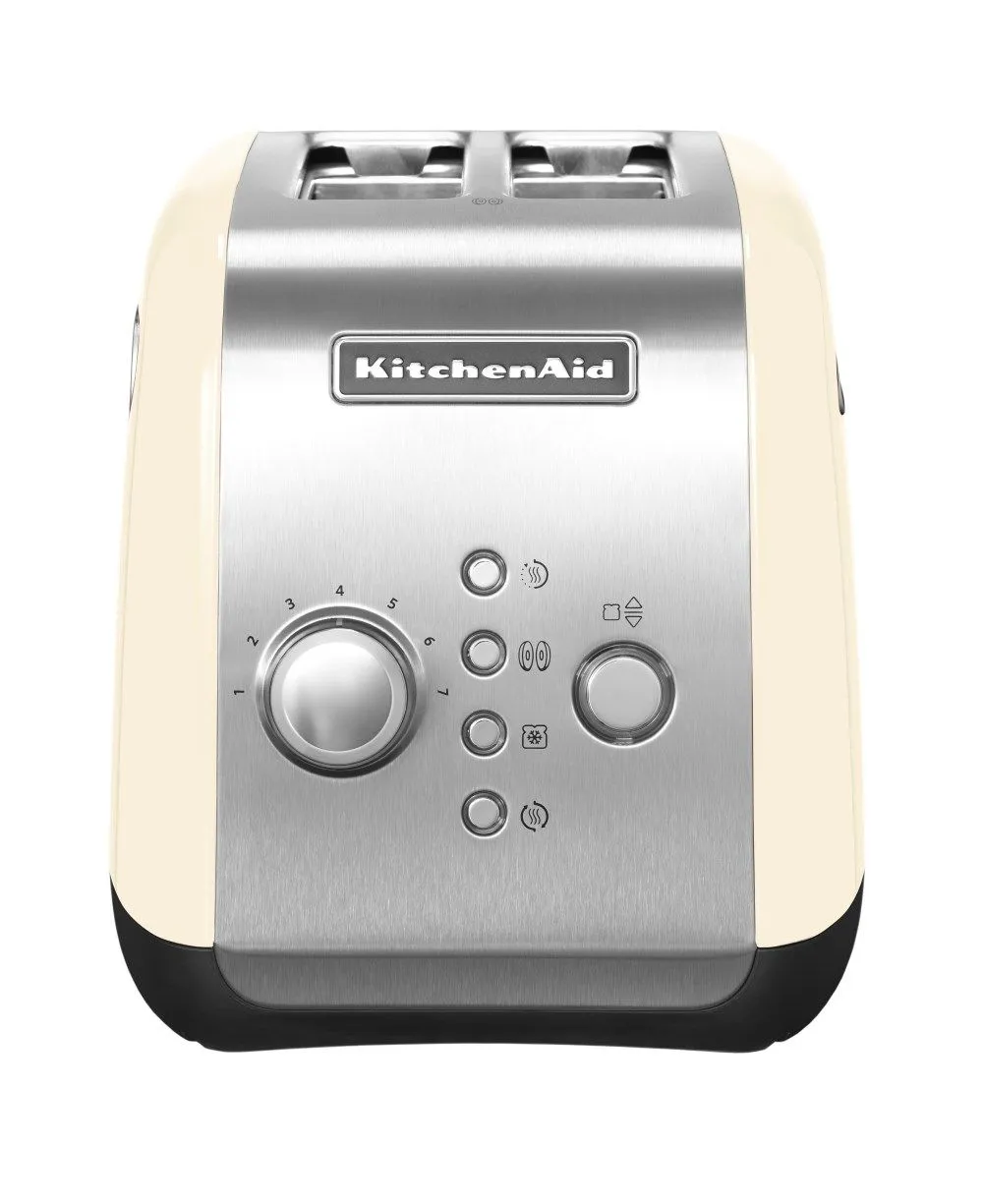 Detaillierte Ansicht der Bedienelemente und Schlitze des KitchenAid Toasters