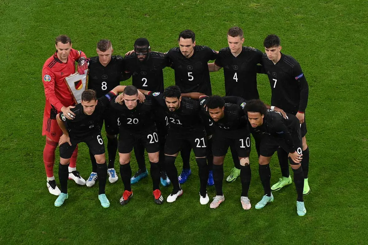 Die deutschen Spieler posieren für das Mannschaftsfoto vor dem UEFA EURO 2020 Spiel gegen Ungarn