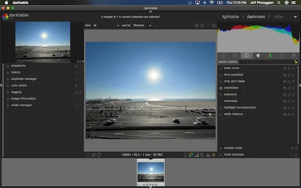 Die dunkle Benutzeroberfläche von darktable, einer Open-Source-Software für die RAW-Bildbearbeitung