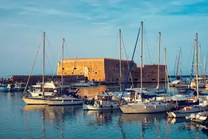 Die Festung Koules am venezianischen Hafen von Heraklion, ein beeindruckendes historisches Wahrzeichen