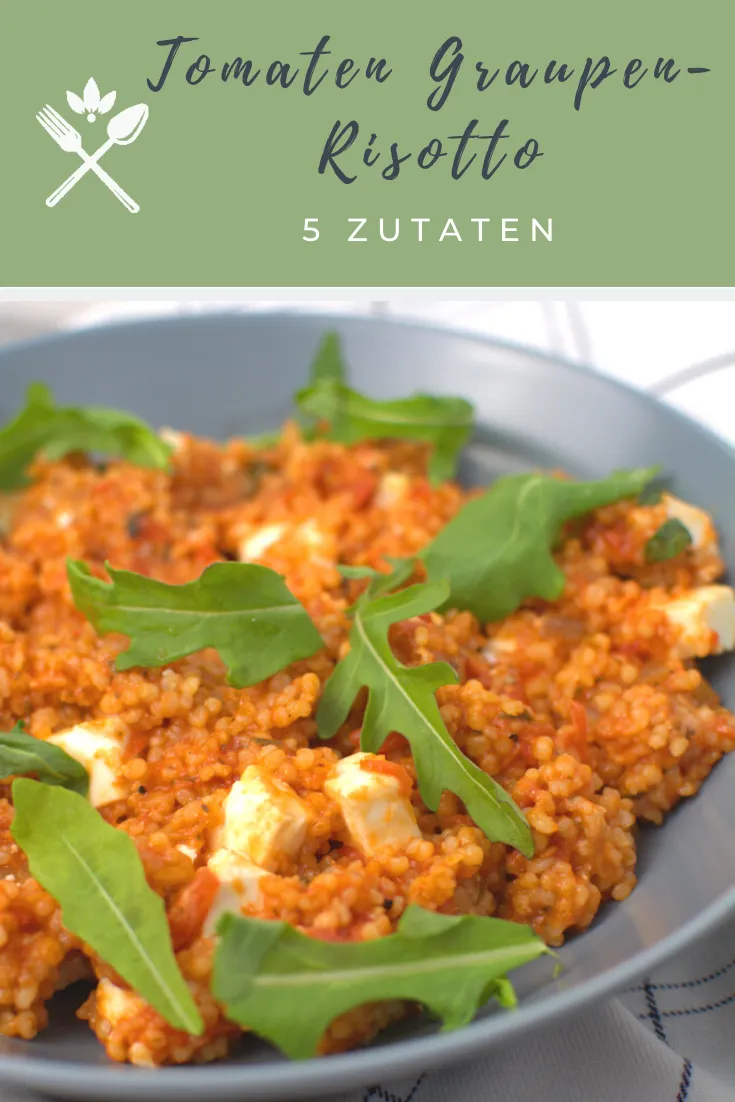 Die fünf Zutaten für das Tomaten-Perlgraupen-Risotto: Perlgraupen, Dosentomaten, Tomatenmark, Feta, Rucola