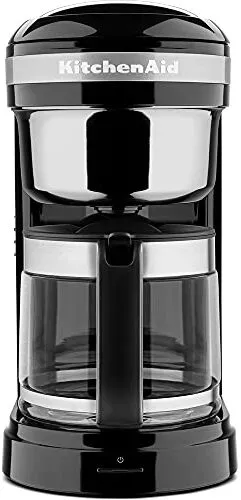 Die KitchenAid Kaffeemaschine vereint Retro-Charme mit moderner Technik