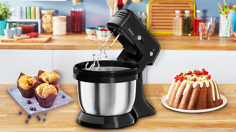 Die kompakte TEFAL Oh My Cake Küchenmaschine in einer modernen Küche