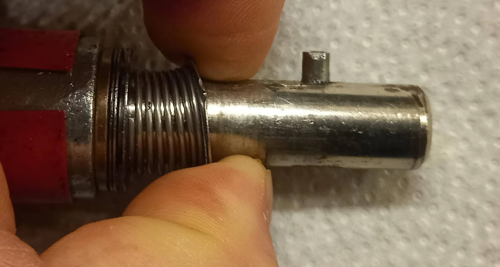 Die modifizierte Antriebswelle der Silvercrest Küchenmaschine nach dem Kürzen des Stiftes