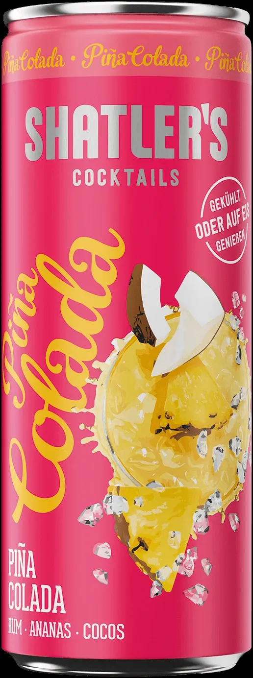 Drei Dosen von Shatler's Piña Colada, appetitlich angerichtet mit Früchten