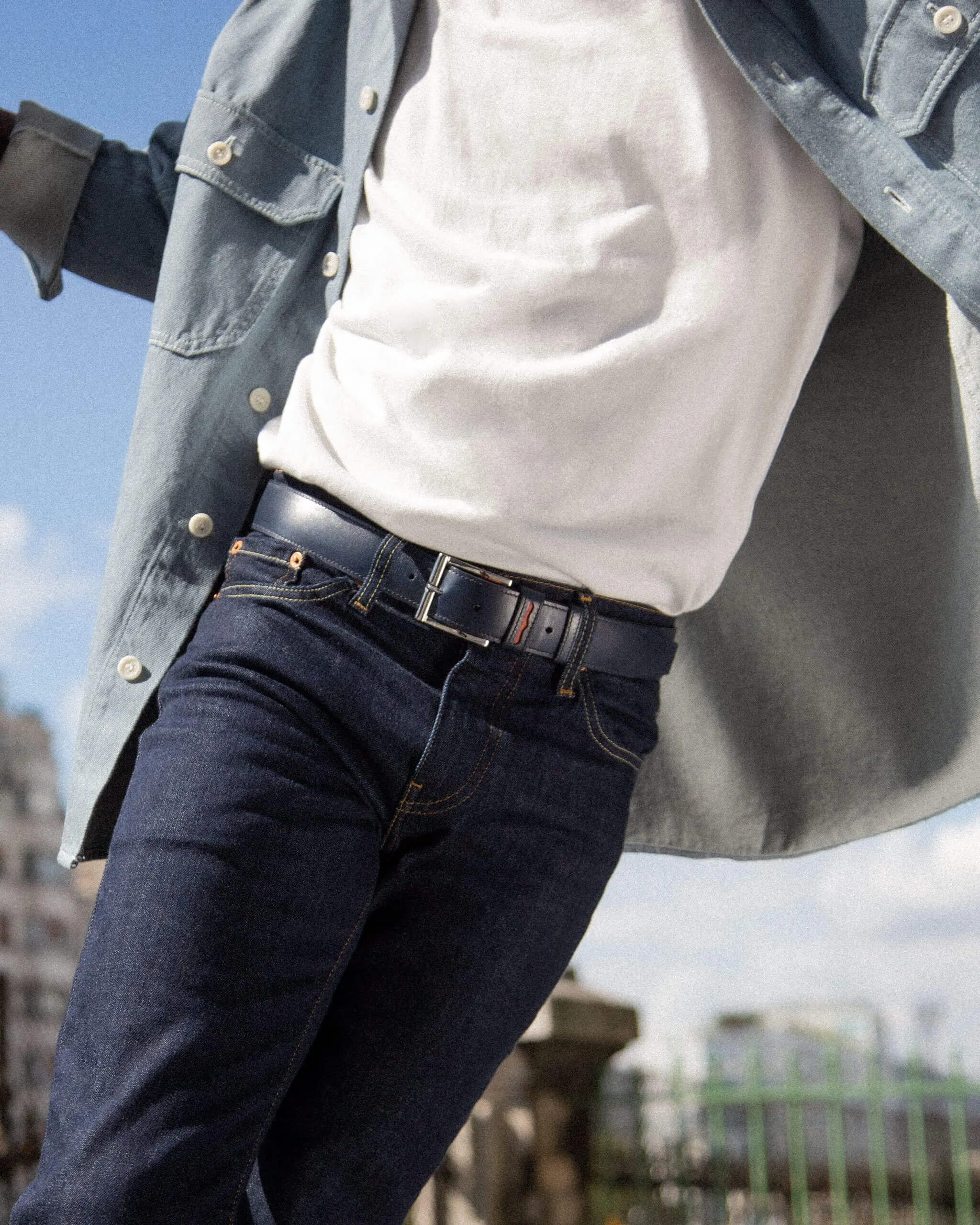 Dunkelblauer J.M. Weston x Roland-Garros Gürtel mit orangefarbenem Innenfutter