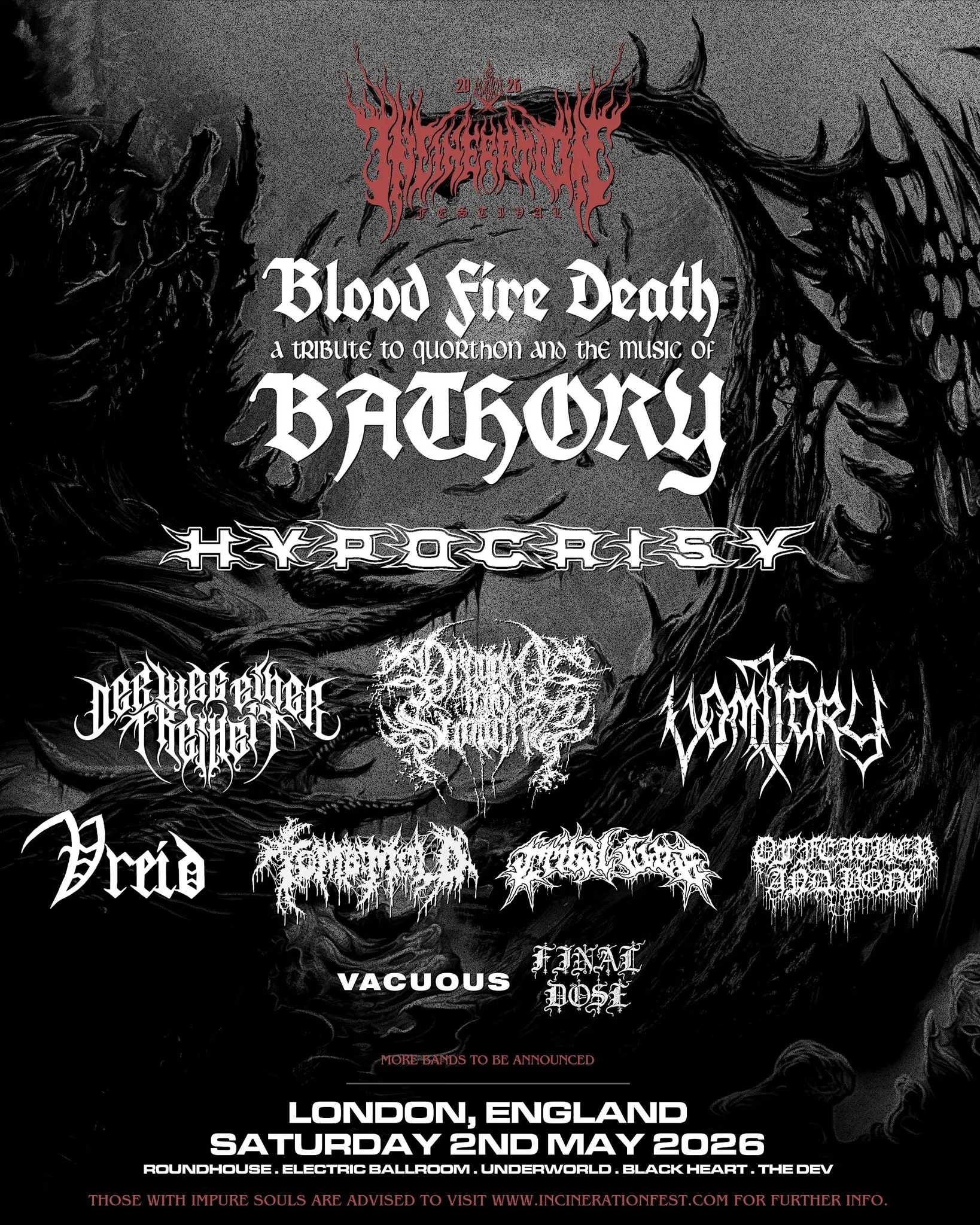 Dunkles Bild einer Band, die auf einer Bühne mit Scheinwerfern auftritt