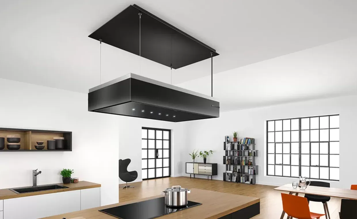 Dunstabzugshaube über Kochfeld mit LED-Licht